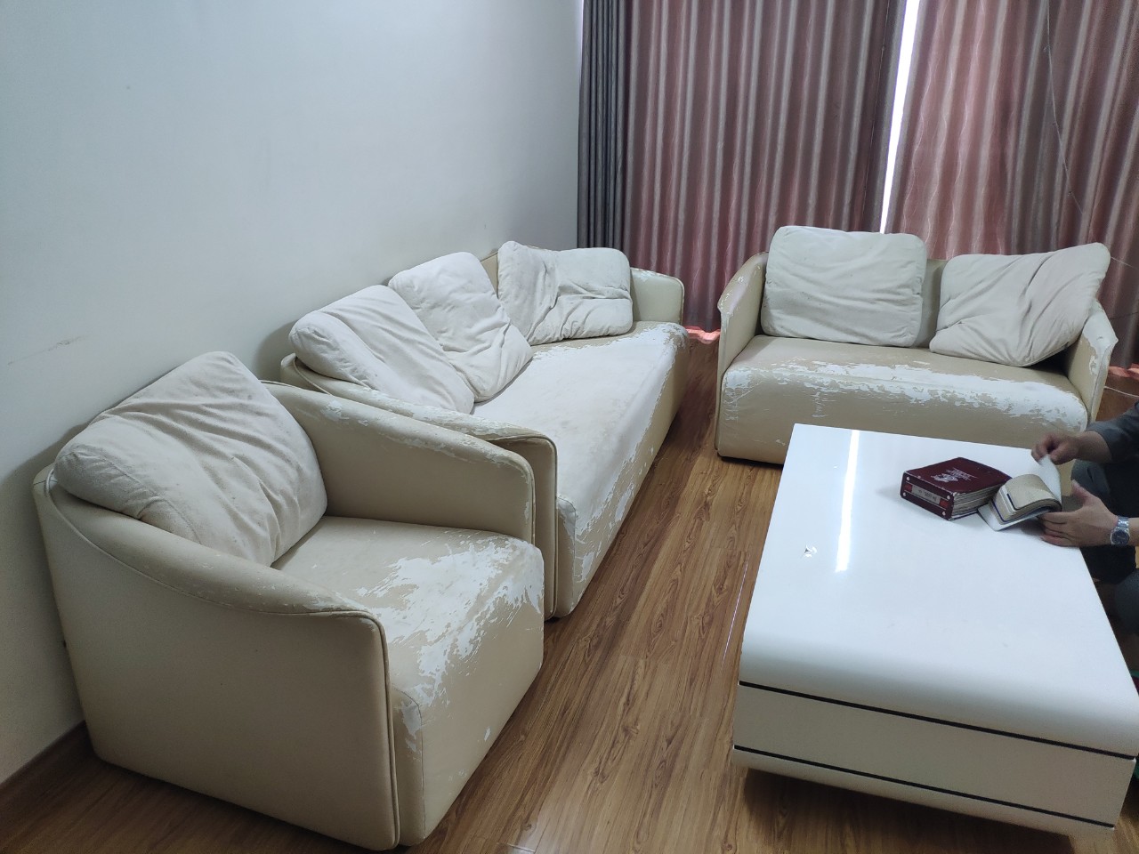 Công trình bọc ghế sofa da rách tại Đường Hà Tôn Quyền, quận 5